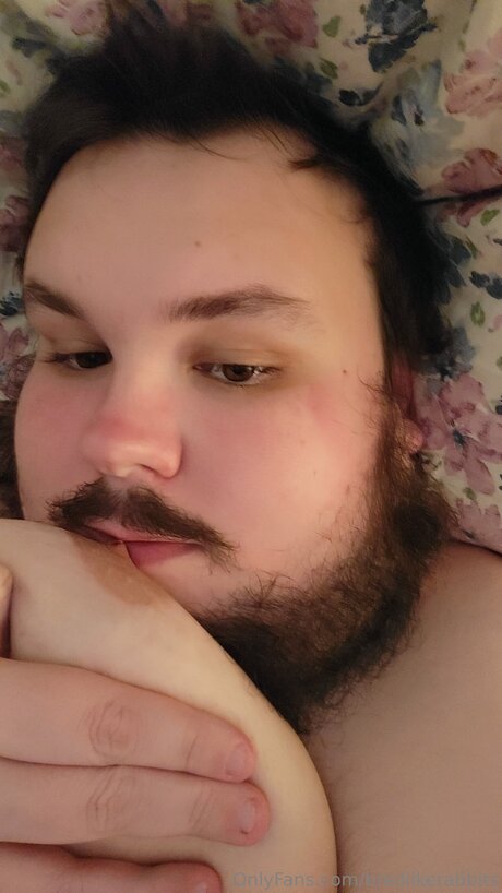 Bredlikerabbits beautiful actress pic