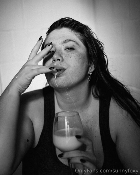 Sunnyfoxy model sexy photos