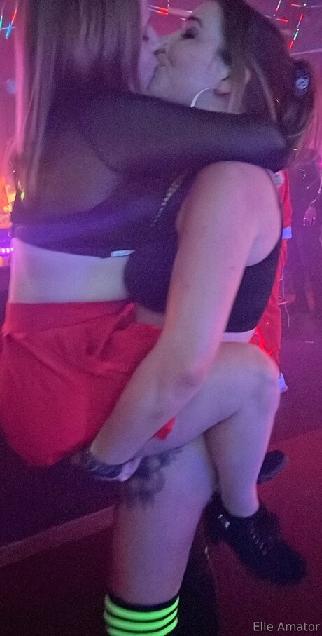 Elleamator model erotic pic