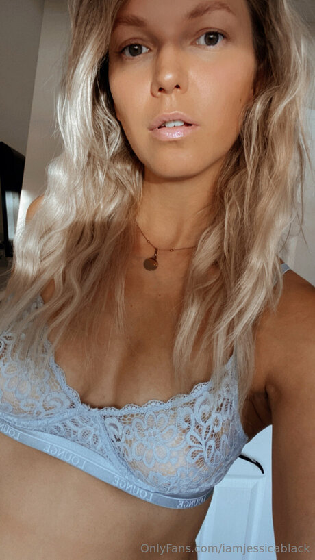 Itsonlyjess hd model photo