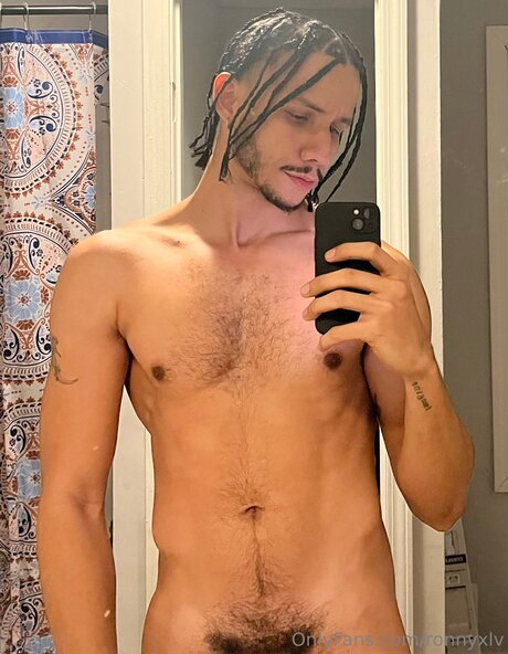 Ronnyxlv erotic model photo