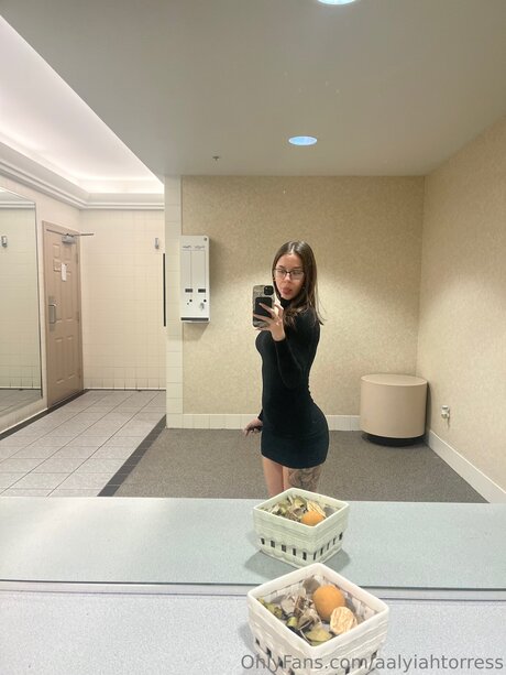 Aalyiahtorress star erotic picture