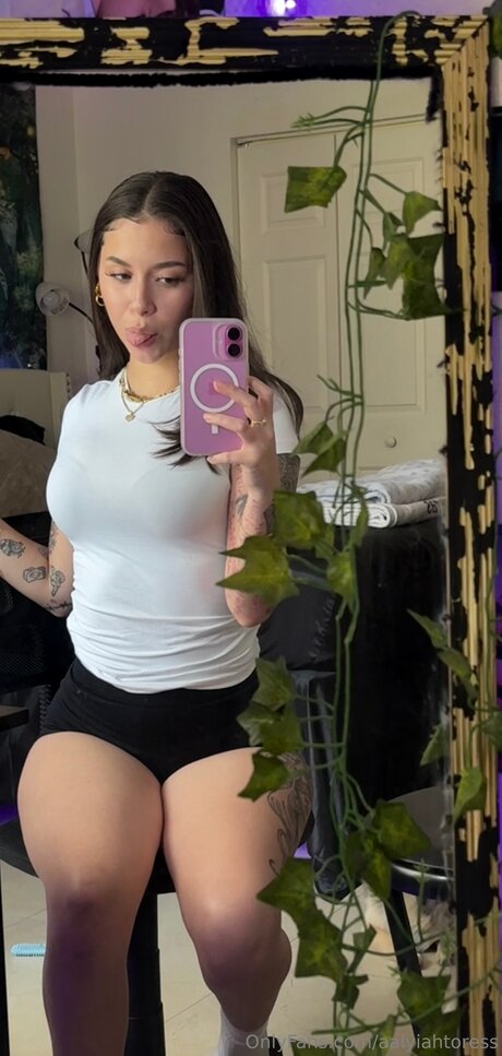 Aalyiahtorress free model images