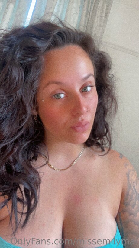 Missemilymai model exclusive img