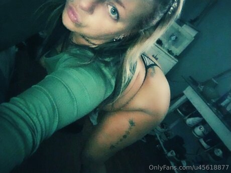 U45618877 model adult img