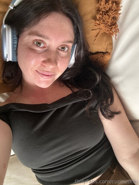 Curiouskiki star sexy img