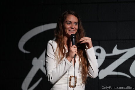 Alliwo model sex img