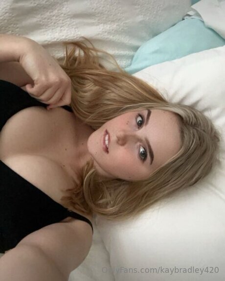 Kaybradley420 model perfect photos