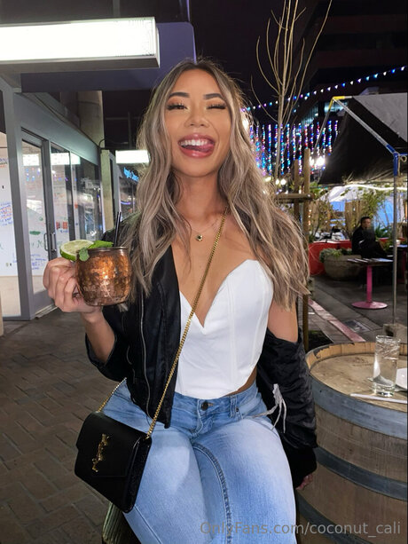 Caliiroll nudes star photos