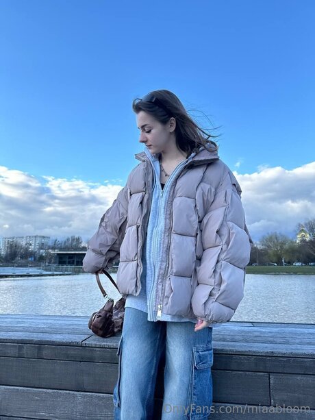 Miaabloom porn star images