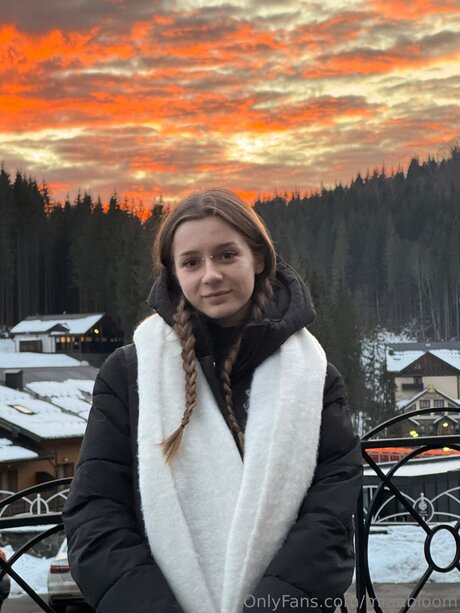 Miaabloom hd model pic