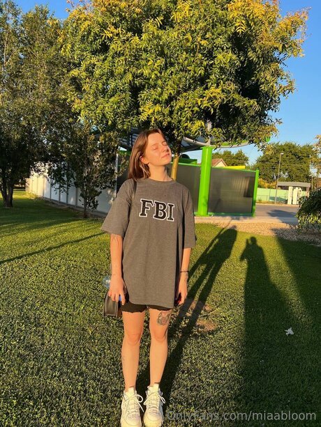 Miaabloom sex pornstar gallery