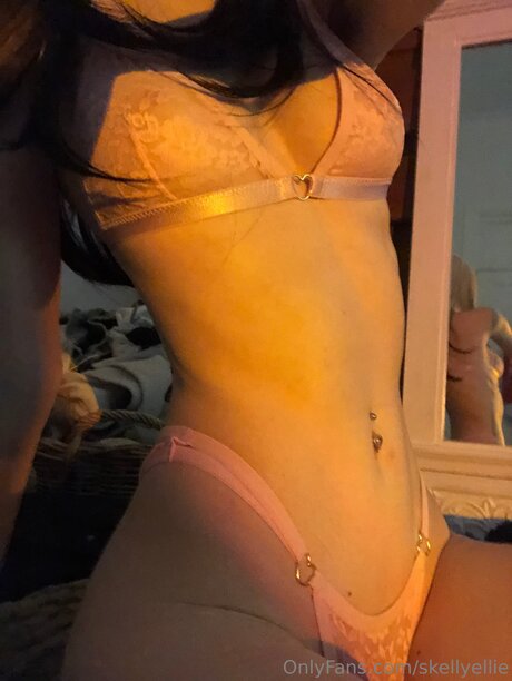 Skellyellie pornstar naked pic