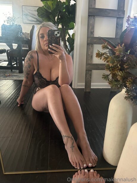 Makennalush model beautiful photos