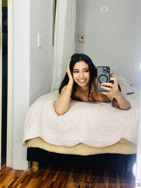 Miss Veronica star exclusive img