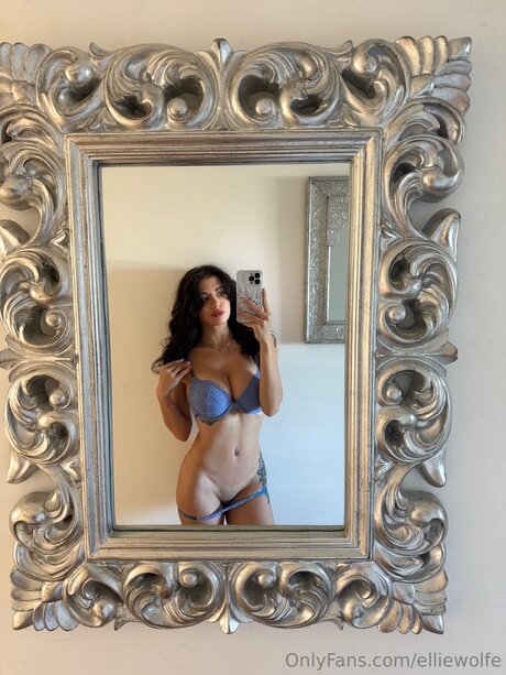 Elliewolfe nudes model gallery