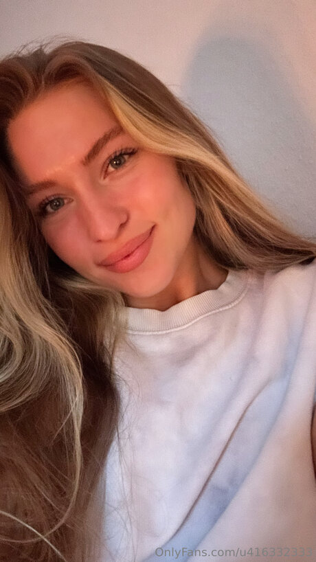 U416332333 art model gallery