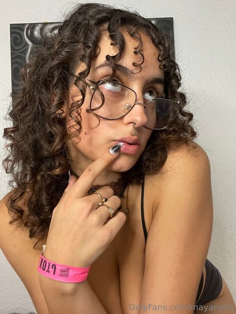 Maya Morocha hot actress photos