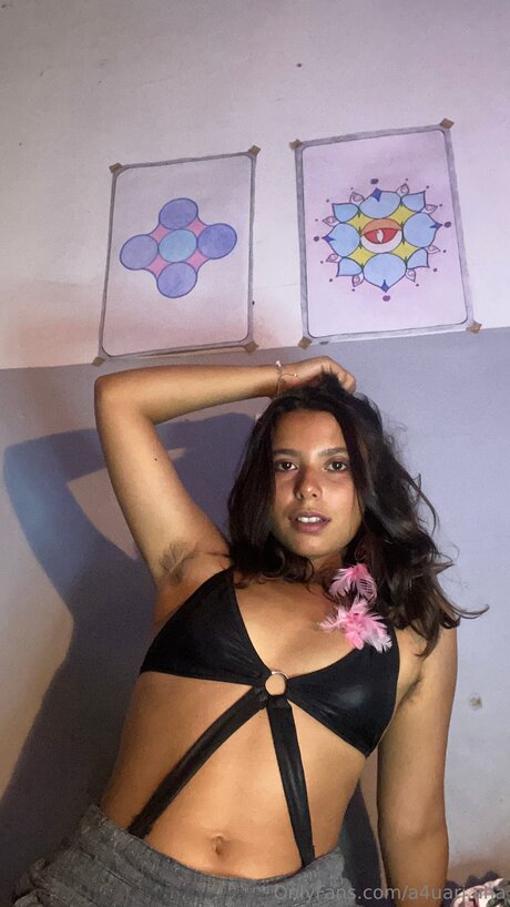 A4uari Ana model hot pictures