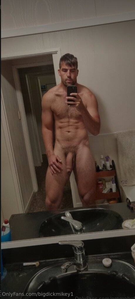 Bigdickmikey1 pornographic model img