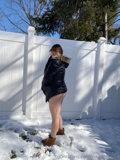 Yourlittlegurl exclusive model img