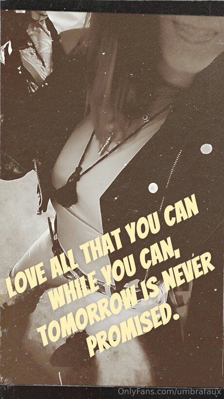 Umbrafaux naked model pic