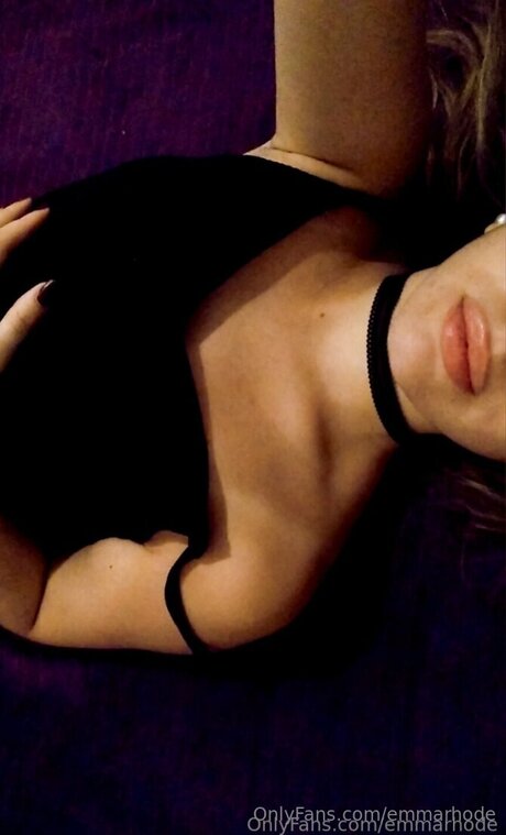 Emmarhode adult model pic