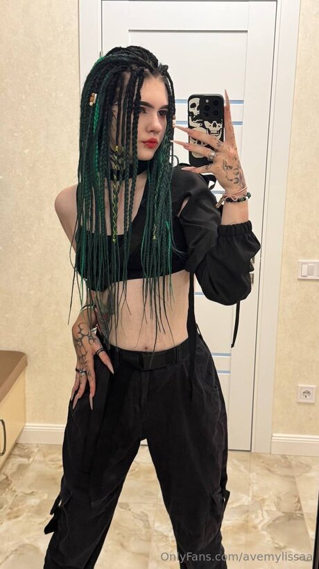 Avemylissaa model nude pics