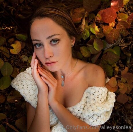 Alleyesonlea star naked picture