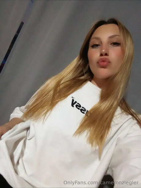 Cameronziegler model nude photos