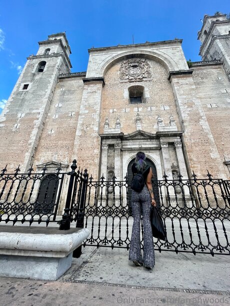 Farrahfahrenhite perfect model photo