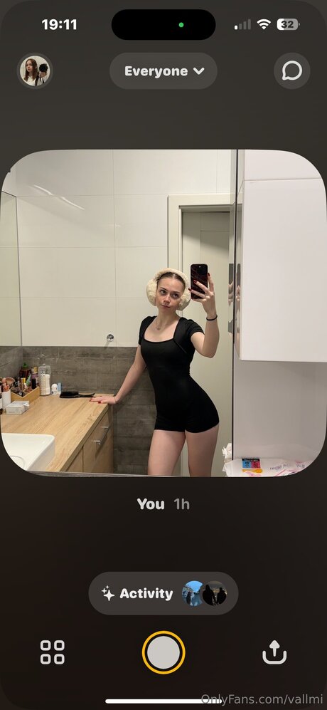 Vallmi pornstar perfect picture