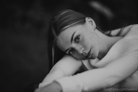 Vallmi star sexy img