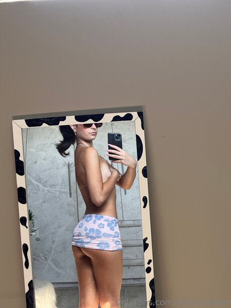 Mikaylafreee model sexy pictures