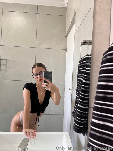 Mikaylafreee pornstar hot galleries