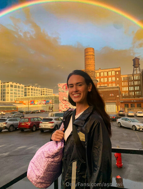 Asmrwitholivia star erotic pic