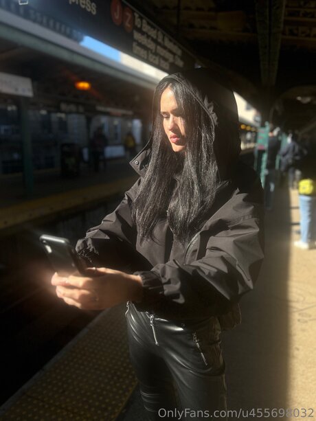 Asmrwitholivia model free pictures