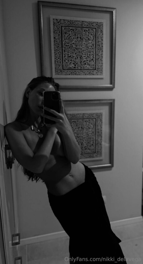 Nikki Delavega model free pics