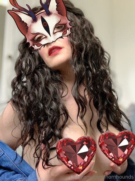 Hornhounds beautiful pornstar archive