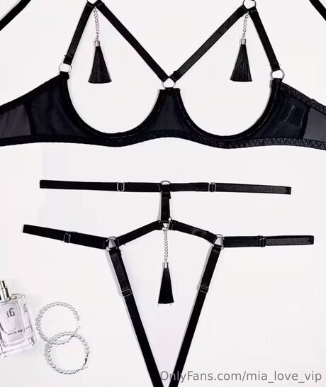 Mia Love Vip sexy pornstar gallery