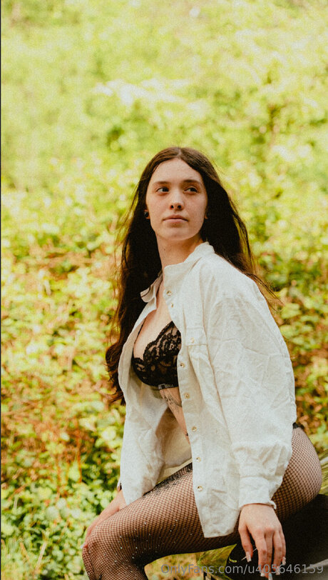 U405646159 naked actress image