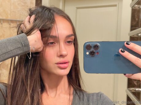 Violet Dreams69 Profile pic