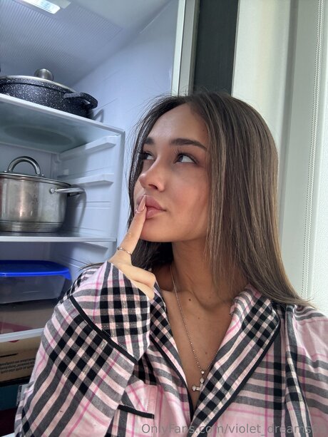 Violet Dreams69 model nude pic