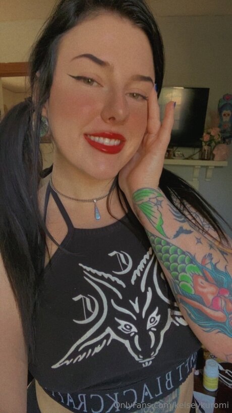 Kelseykuromi model pretty photo