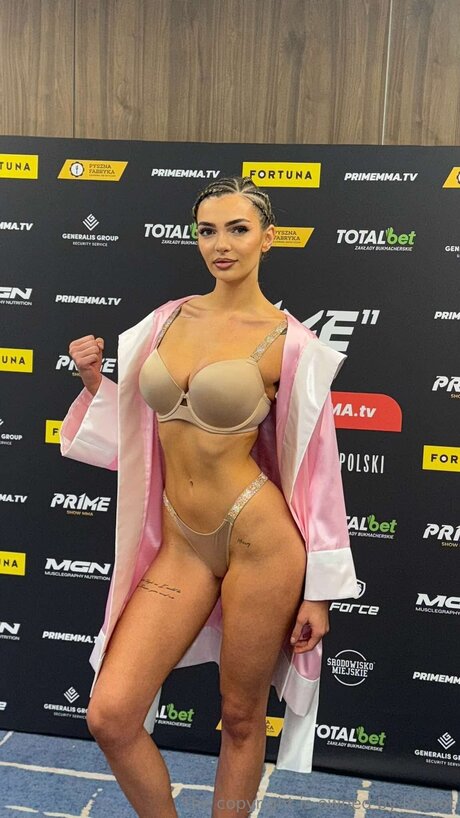 Madzialoskot model free pictures