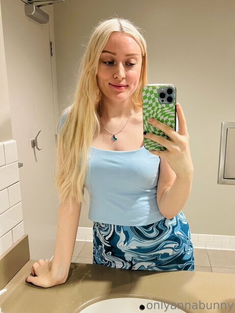 Onlyannabunny model pornographic photos