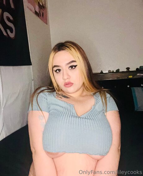 Lilyanneee art actress pic