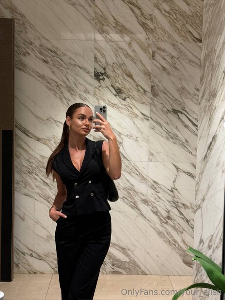 Your Elish exclusive model pics