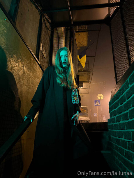 La Lunaa free model photo