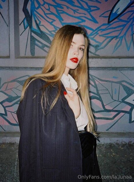 La Lunaa pornstar erotic gallery